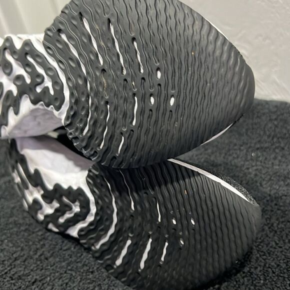 🔥 NIKE React Infinity Run Flyknit 2 Black Running Shoes Women Sz 6.5 - PERFECT - Picture 10 of 11